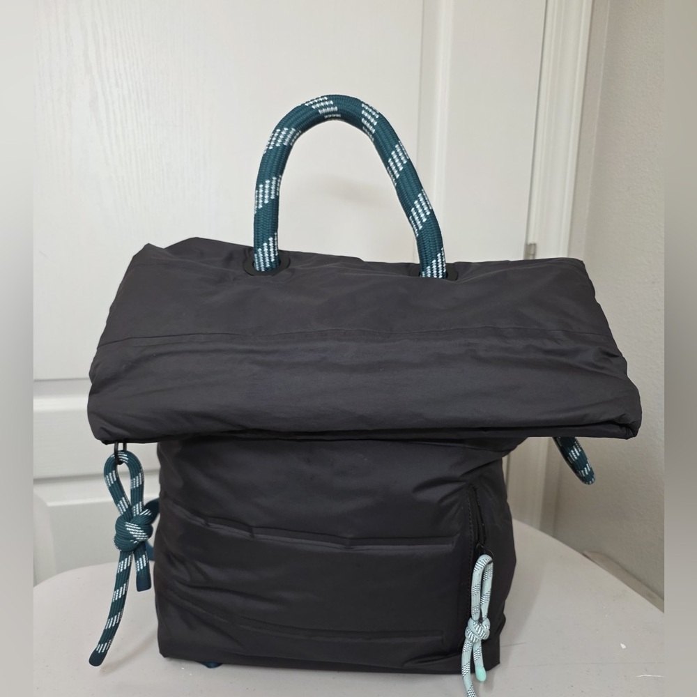 Lululemon•Face Forward Backpack *lululemon x Roksanda•Water Resistant•Black•EUC - Picture 6 of 16
